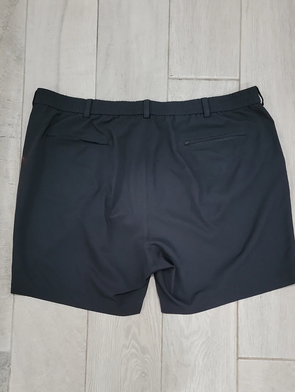 Roundtree & Yorke Performance Work Play Shorts with a stretchy waistband.